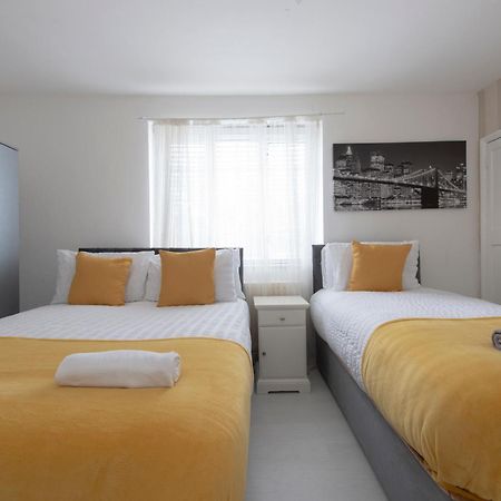 3 Bed House In Rochester 4 Beds Sleeps 7 Wainscot Extérieur photo