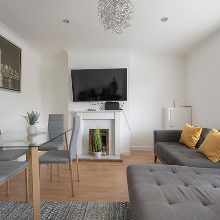 3 Bed House In Rochester 4 Beds Sleeps 7 Wainscot Extérieur photo
