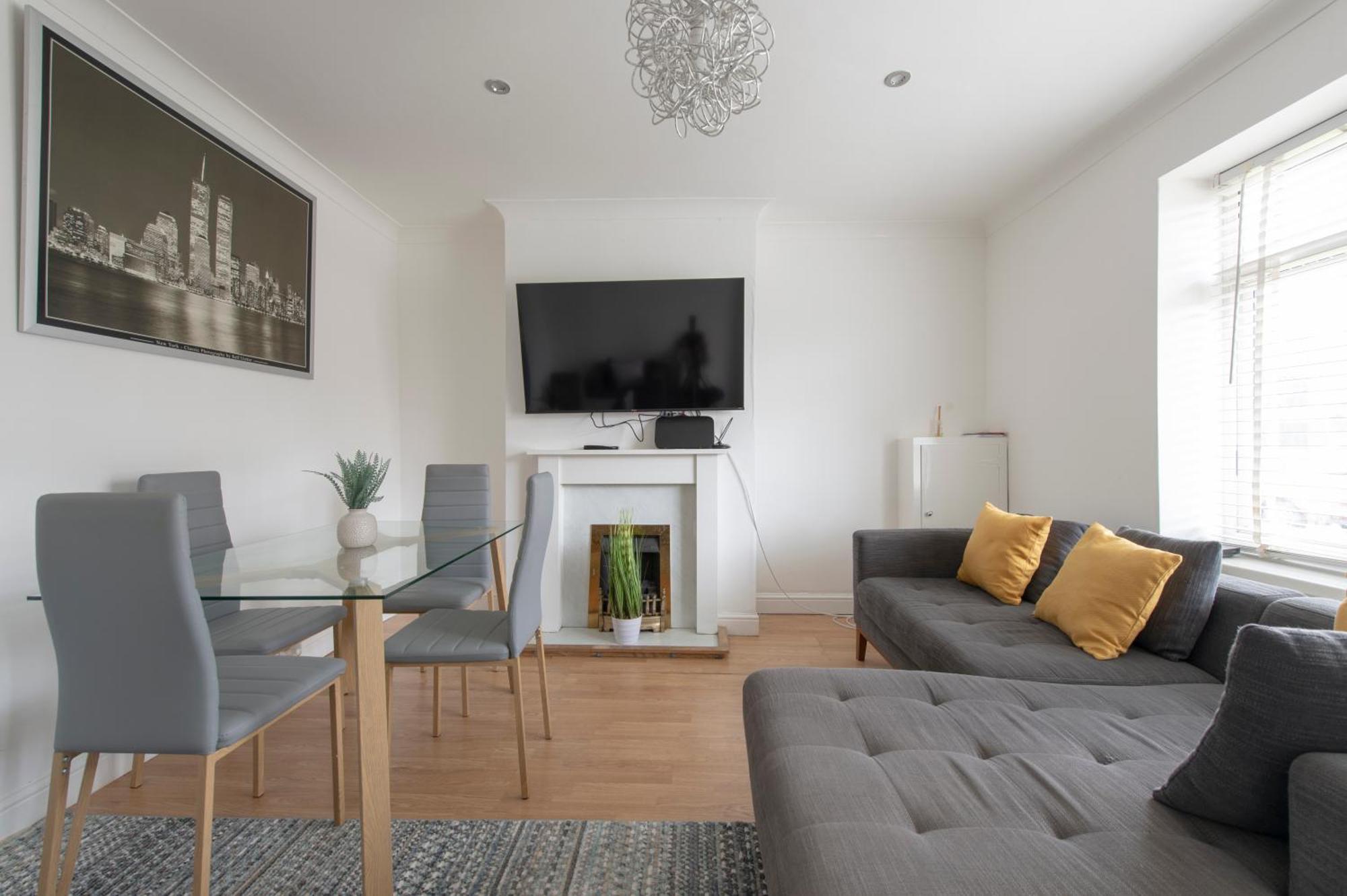 3 Bed House In Rochester 4 Beds Sleeps 7 Wainscot Extérieur photo