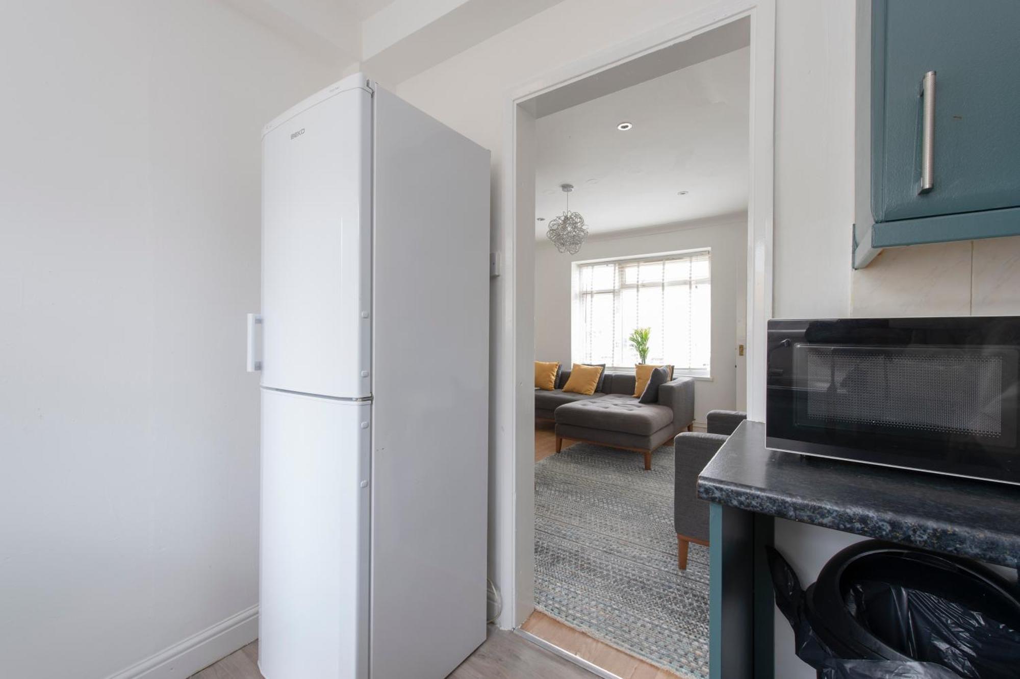 3 Bed House In Rochester 4 Beds Sleeps 7 Wainscot Extérieur photo