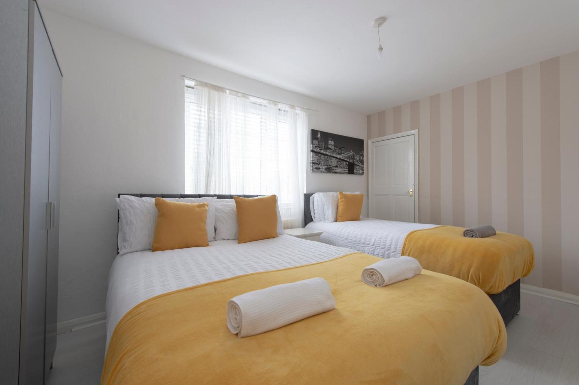 3 Bed House In Rochester 4 Beds Sleeps 7 Wainscot Extérieur photo